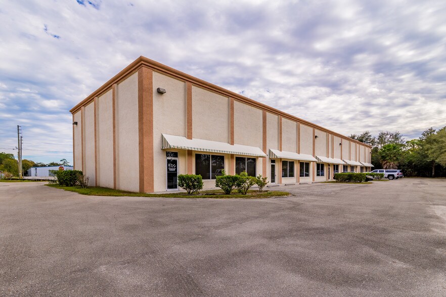 More Photos Of 1605-1613 91st Ct, Vero Beach Light Distribution For Lease