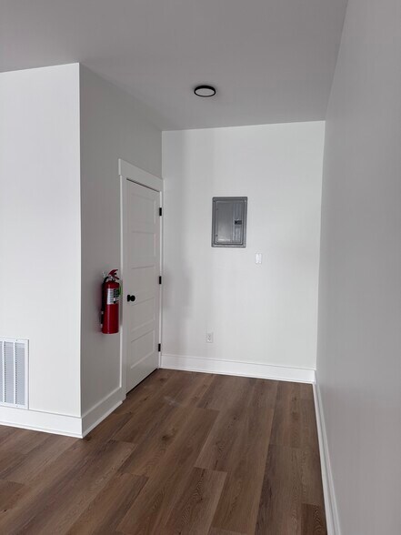 More Photos Of 118 McSween Ave, Newport Office For Sale