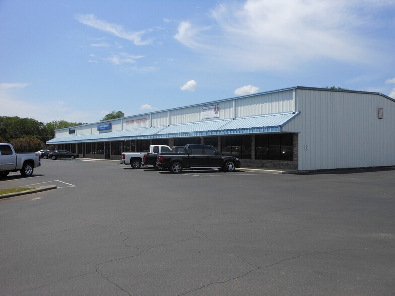 More Photos Of 572-2 Appleyard Dr, Tallahassee Warehouse For Lease