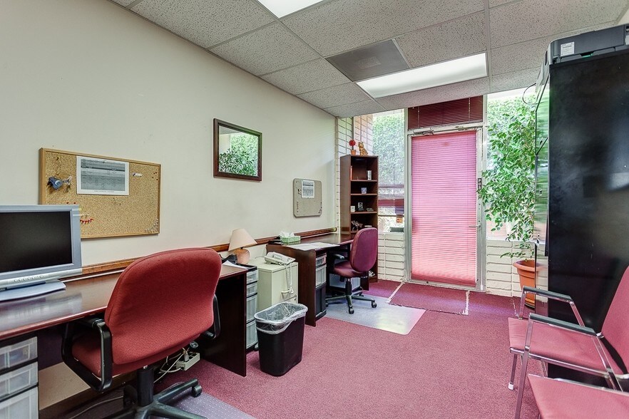 More Photos Of 8512 Whitworth Dr, Los Angeles Loft Creative Space For Lease