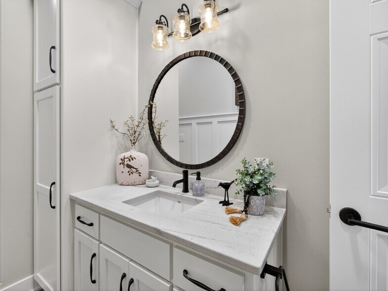 More Photos Of 15306 Covington Rd, Fort Wayne Flex For Sale