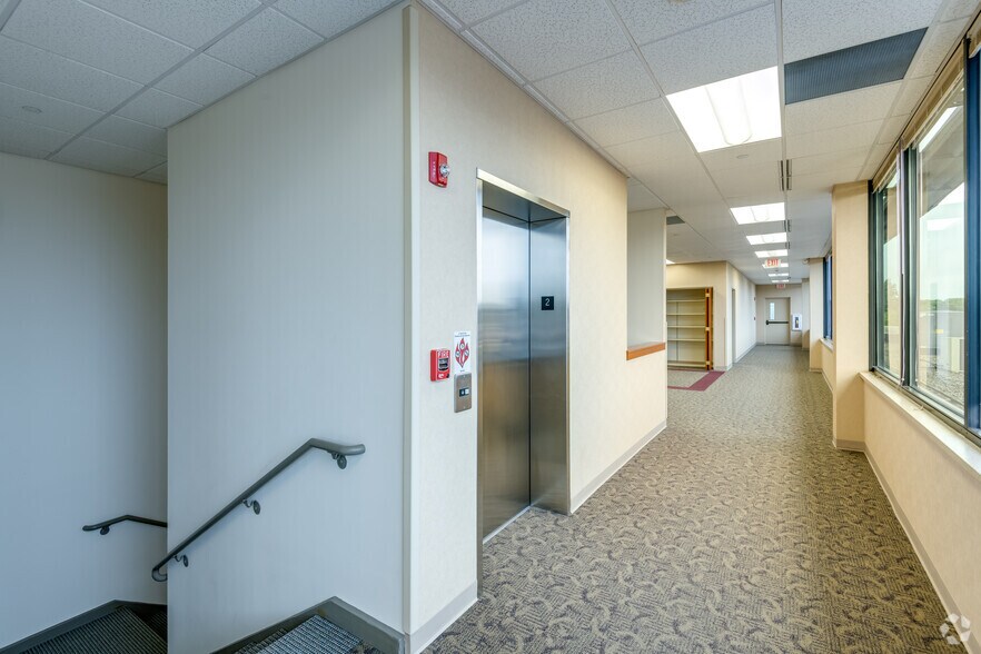 More Photos Of 1451 McMahon Dr, Neenah Office For Sale