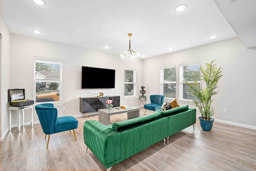 More Photos Of 2806 Rosewood St, Houston Multifamily For Sale