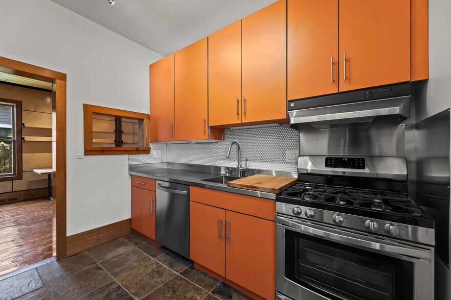 More Photos Of 533 E Mendenhall, Bozeman Medical For Sale