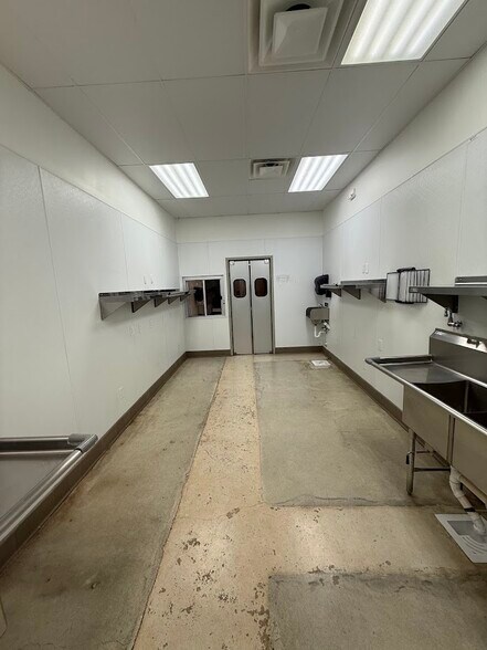 More Photos Of 1304 W Borgfeld Dr, San Antonio Storefront For Lease