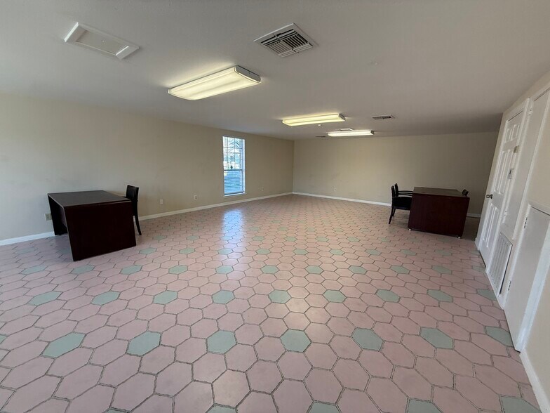 More Photos Of 2302 45th St, Galveston Office For Lease