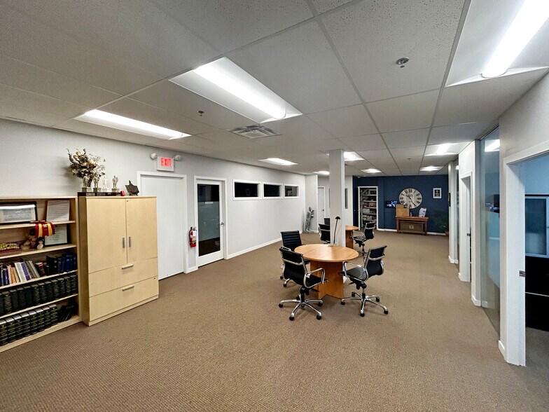 More Photos Of 4238 Lozells Ave, Burnaby Warehouse For Sale