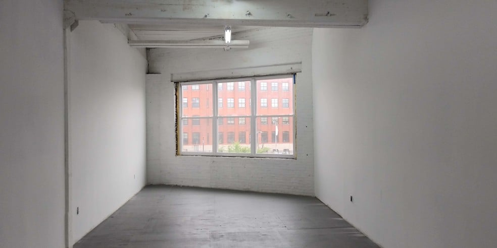 More Photos Of 60 Dickerson St, Newark Light Manufacturing For Lease