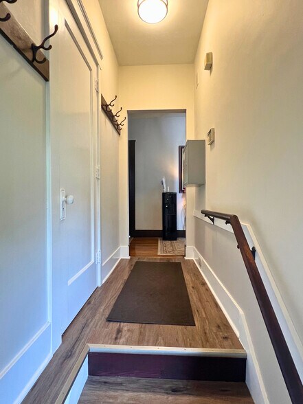 More Photos Of 232 S Batavia Ave, Batavia Office For Sale