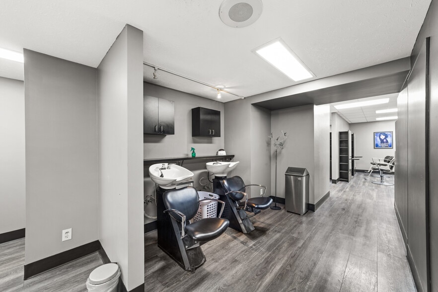 More Photos Of 6071 Old Middle Ridge Rd, Lorain Office For Sale