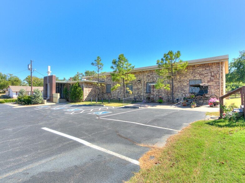 More Photos Of 2254 W Meyers Cir, Choctaw Lodge Meeting Hall For Sale