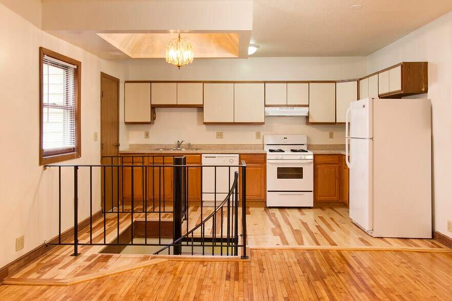 More Photos Of 1910 Feronia Ave, Saint Paul Apartments For Sale