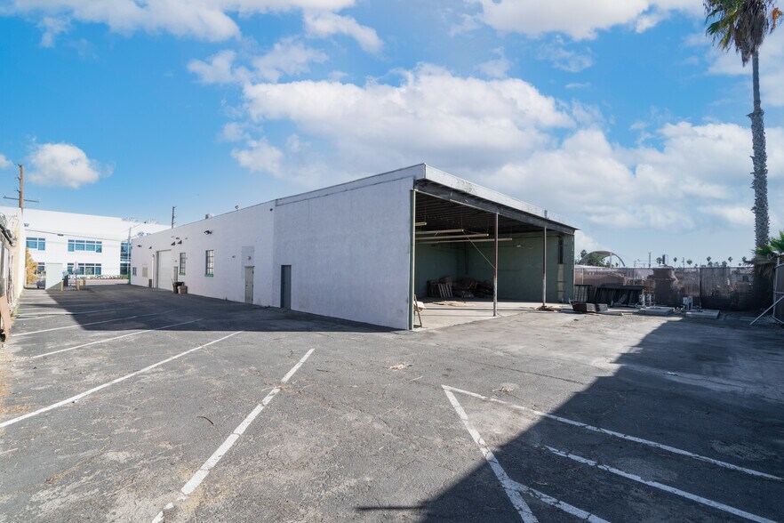 More Photos Of 5885 N Paramount Blvd, Long Beach Warehouse For Sale