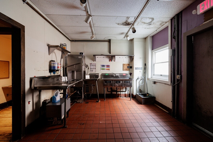 More Photos Of 42 Railroad St, Great Barrington Storefront Retail Office For Lease