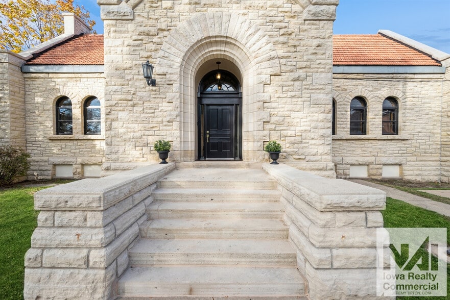 More Photos Of 100 E 1st St, Anamosa Schools For Sale