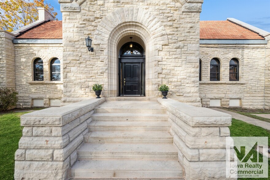 More Photos Of 100 E 1st St, Anamosa Specialty For Sale
