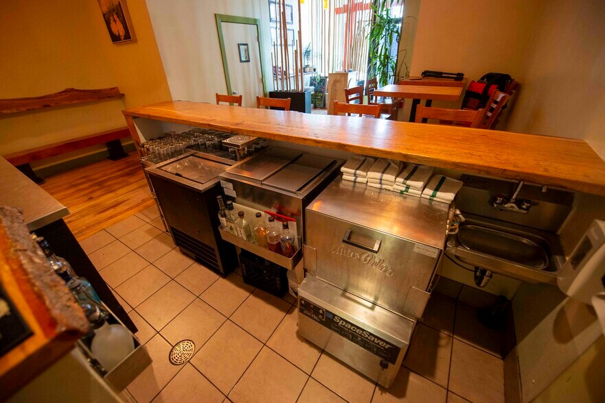 More Photos Of 1829 W Chicago Ave, Chicago Storefront Retail Residential For Lease