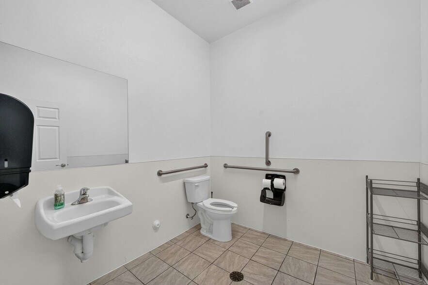More Photos Of 79 W 3100 N, Hyde Park Flex For Sale