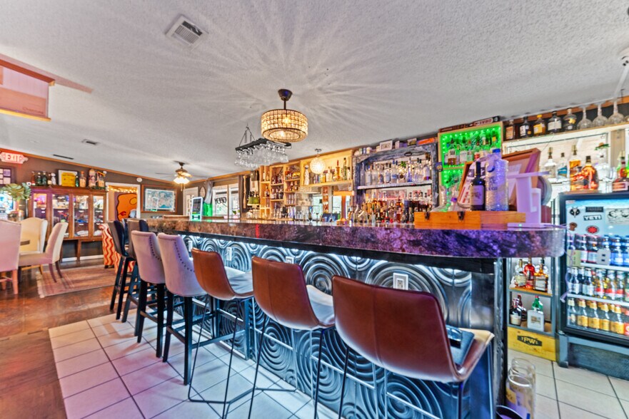 More Photos Of 33855 Blanco Rd, Bulverde Bar For Sale