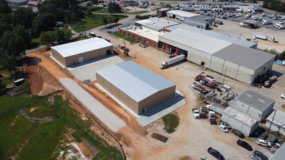 More Photos Of 700 E Fairfield Rd, Greenville Warehouse For Lease