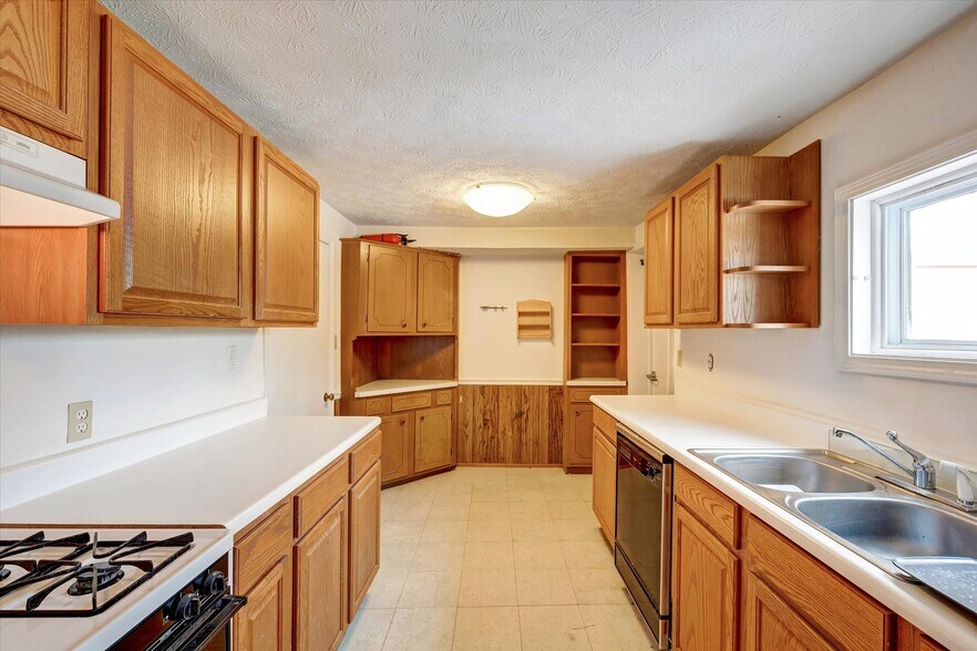 More Photos Of 714 W Kirkwood Ave, Bloomington Office Residential For Sale