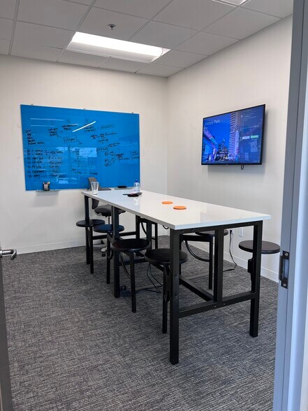 More Photos Of 3800 Maple Ave, Dallas Office For Lease