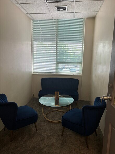 More Photos Of 220 Old Country Rd, Mineola Office For Lease