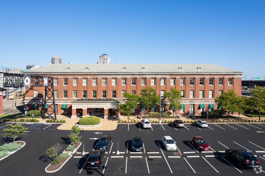 More Photos Of 333 S 18th St, Saint Louis Office For Sale