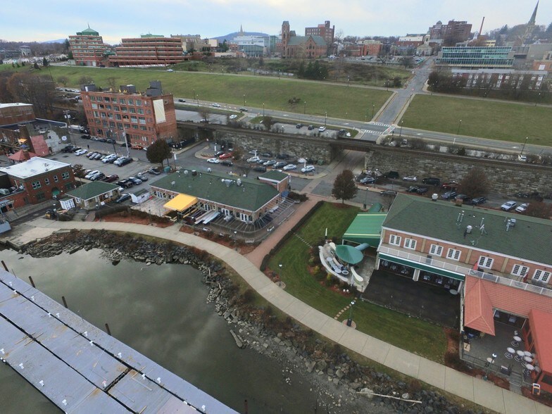 More Photos Of 40 Front St, Newburgh Restaurant For Lease