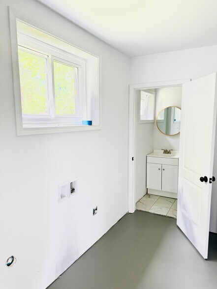 More Photos Of 125 W Indiana Ave, Whitwell Office For Sale