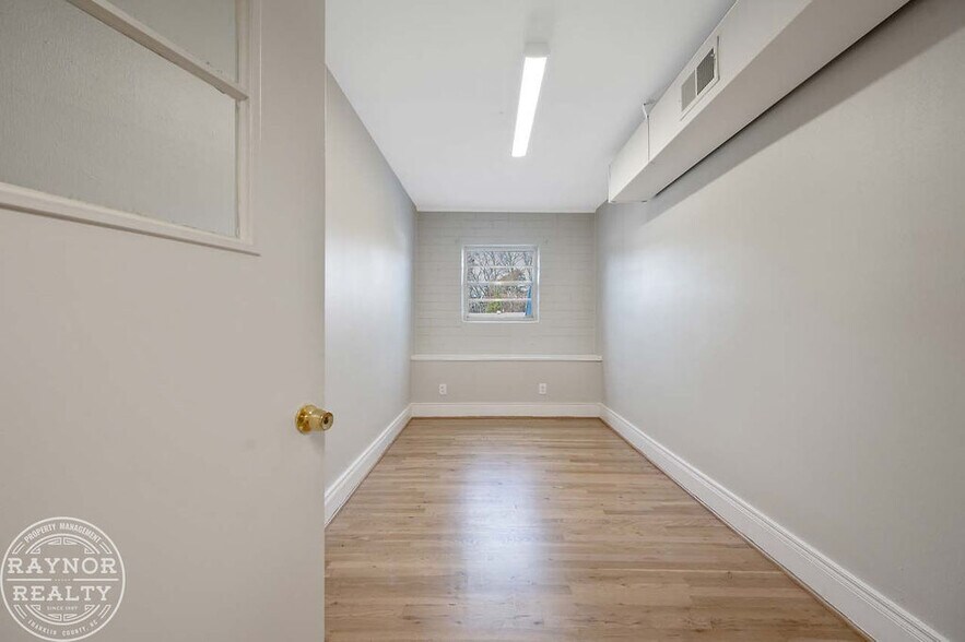 More Photos Of 608-620 Bickett Blvd, Louisburg Storefront For Lease