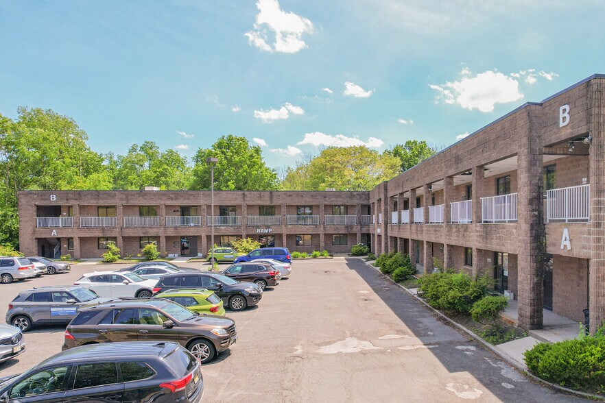 More Photos Of 35-37 Progress St, Edison Medical For Sale