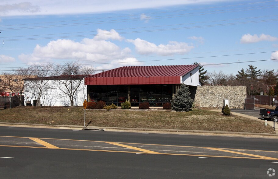 More Photos Of 10844 Balls Ford Rd, Manassas Showroom For Sale