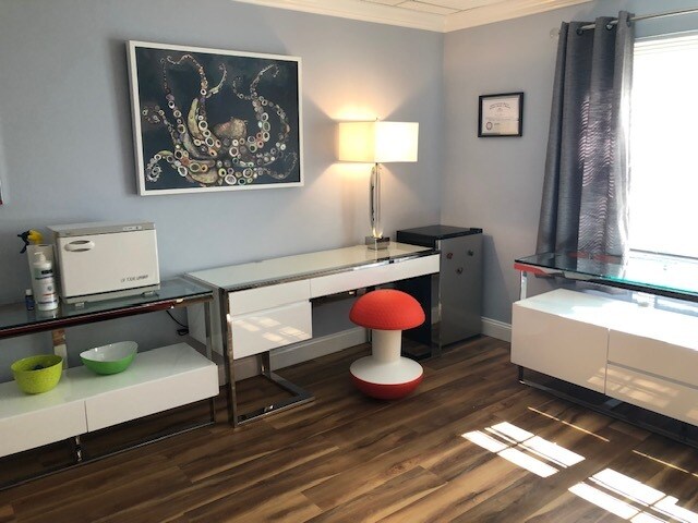 More Photos Of 1000 Tamiami Trl N, Naples Medical For Lease