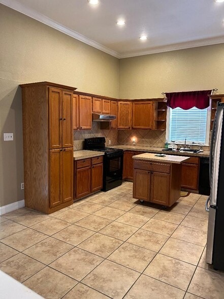 More Photos Of 309 N Lexington St, Manor Medical For Sale