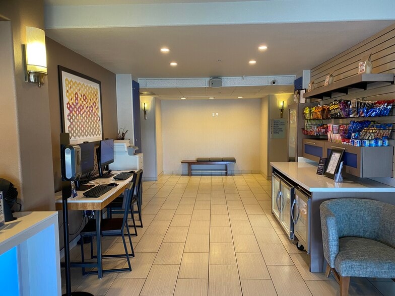 More Photos Of 43719 17th St W, Lancaster Hotel For Sale