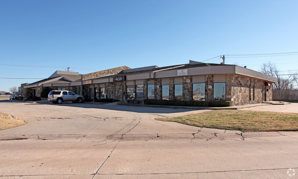 More Photos Of 5500 NW Expressway, Warr Acres Office For Lease