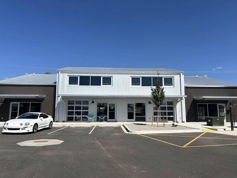 More Photos Of 1189 Parkway Dr, Santa Fe Showroom For Sale