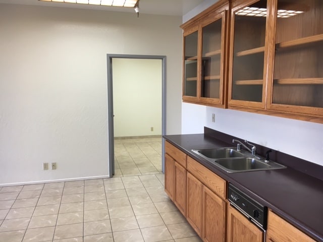 More Photos Of 380 Swift Ave, South San Francisco Warehouse For Lease