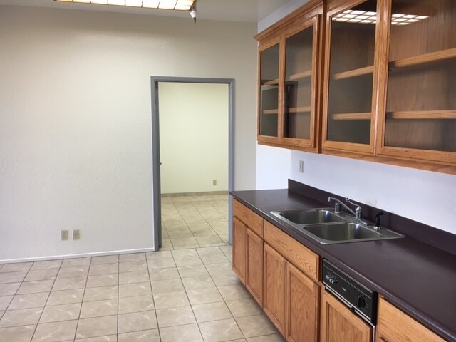 More Photos Of 380 Swift Ave, South San Francisco Warehouse For Lease