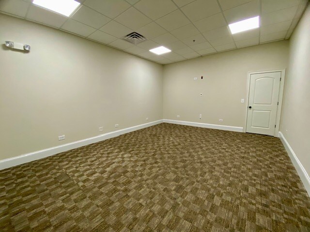 More Photos Of 545 Willowbrook Centre Pky, Willowbrook Warehouse For Lease