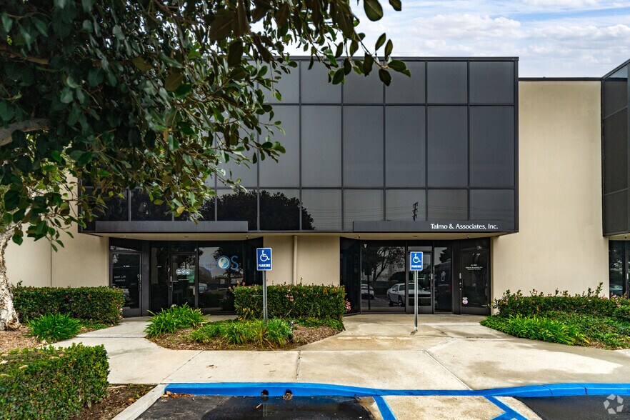 More Photos Of 350 S Crenshaw Blvd, Torrance Unknown For Lease