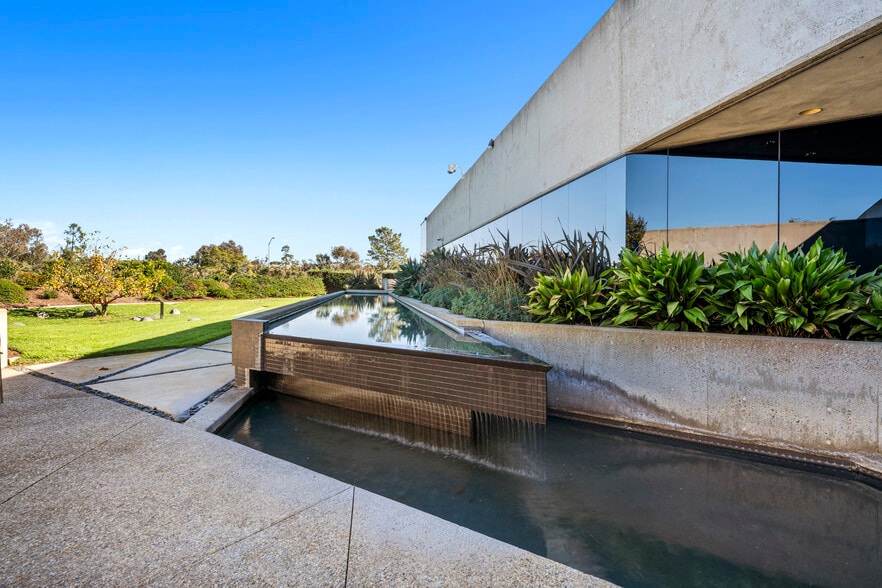 More Photos Of 9800 Campus Point Dr, San Diego Flex For Lease