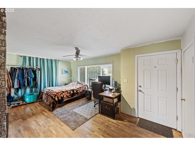 More Photos Of 2235 Broadway Ave, North Bend General Retail For Sale