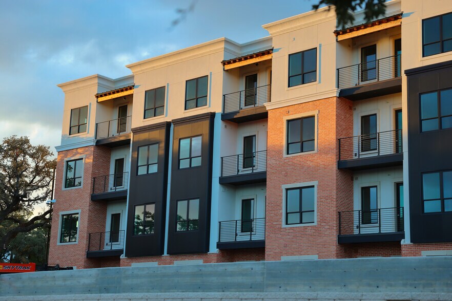 More Photos Of 10899 S Hausman Rd, San Antonio Apartments For Sale