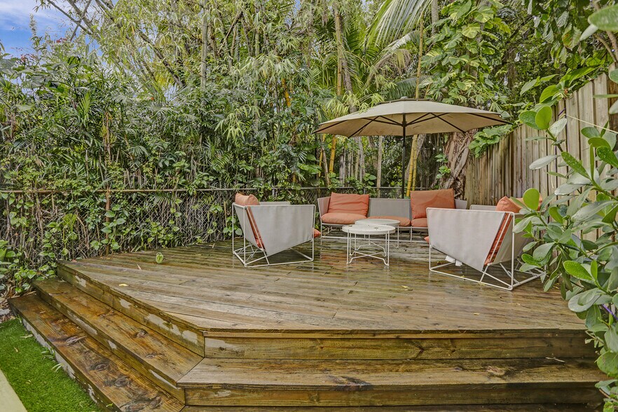 More Photos Of 430 Ne 121st St, Biscayne Park Movie Radio TVStudio For Sale