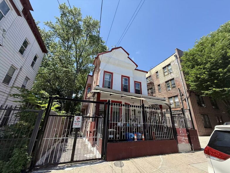 Primary Photo Of 3935 Barnes Ave, Bronx Land For Sale