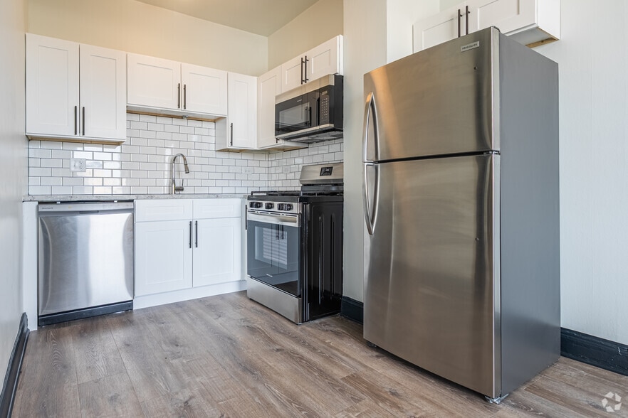 More Photos Of 6805 N Sheridan Rd, Chicago Apartments For Lease