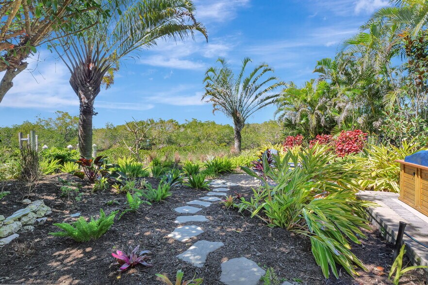 More Photos Of 193 Cocohatchee St, Naples Specialty For Sale