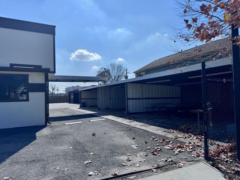 More Photos Of 2521 N Durham Dr, Houston Auto Repair For Sale